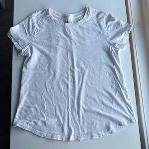 This plain white tee from old navy in a size women’s XS.